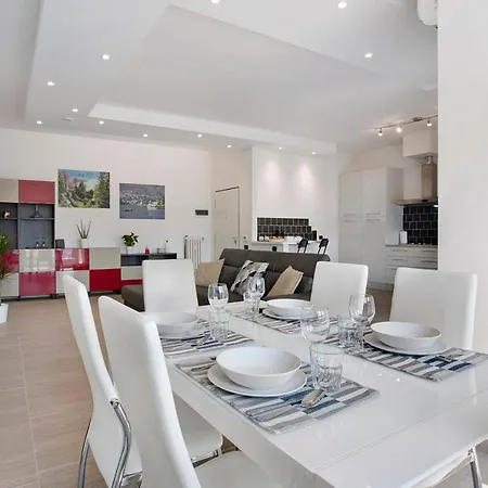 Valsomma Lux Apartment * Como